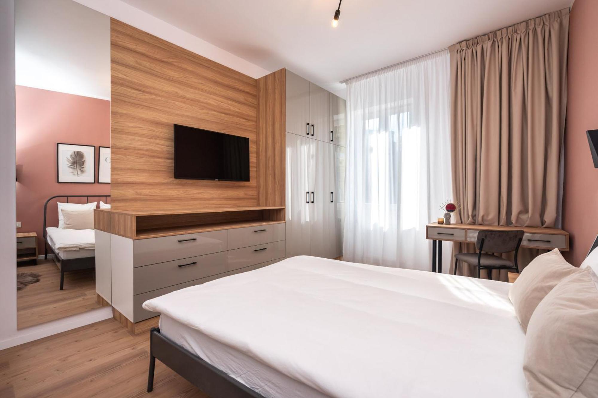 The Loft Luxury Apartments-Near The Park In The City Center Bucureşti Ngoại thất bức ảnh
